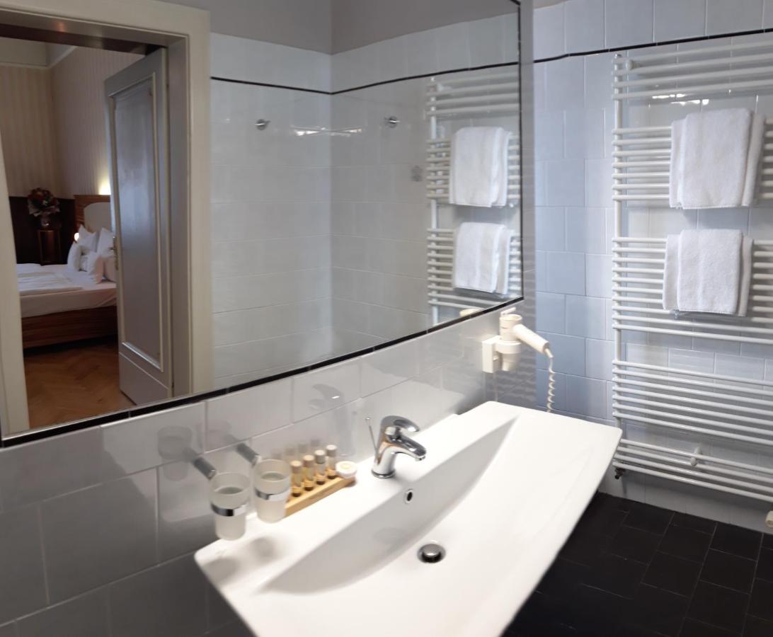 Hotel Okresni Dum Hradec Kralove Luaran gambar