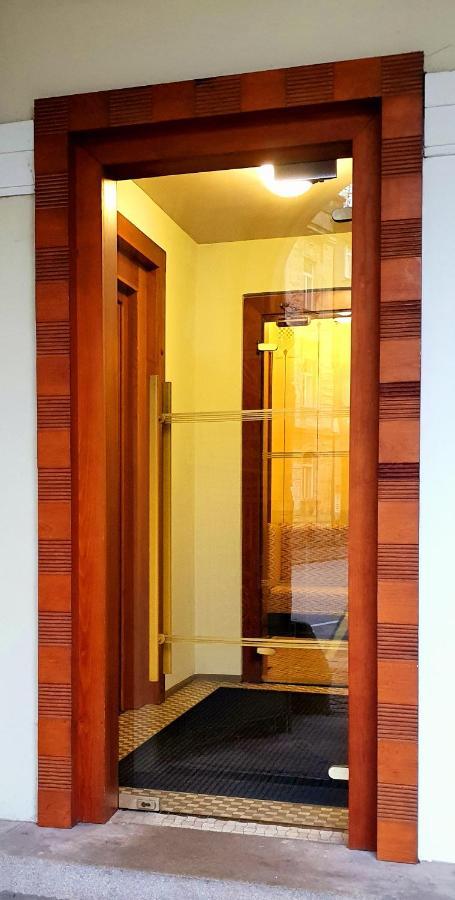 Hotel Okresni Dum Hradec Kralove Luaran gambar