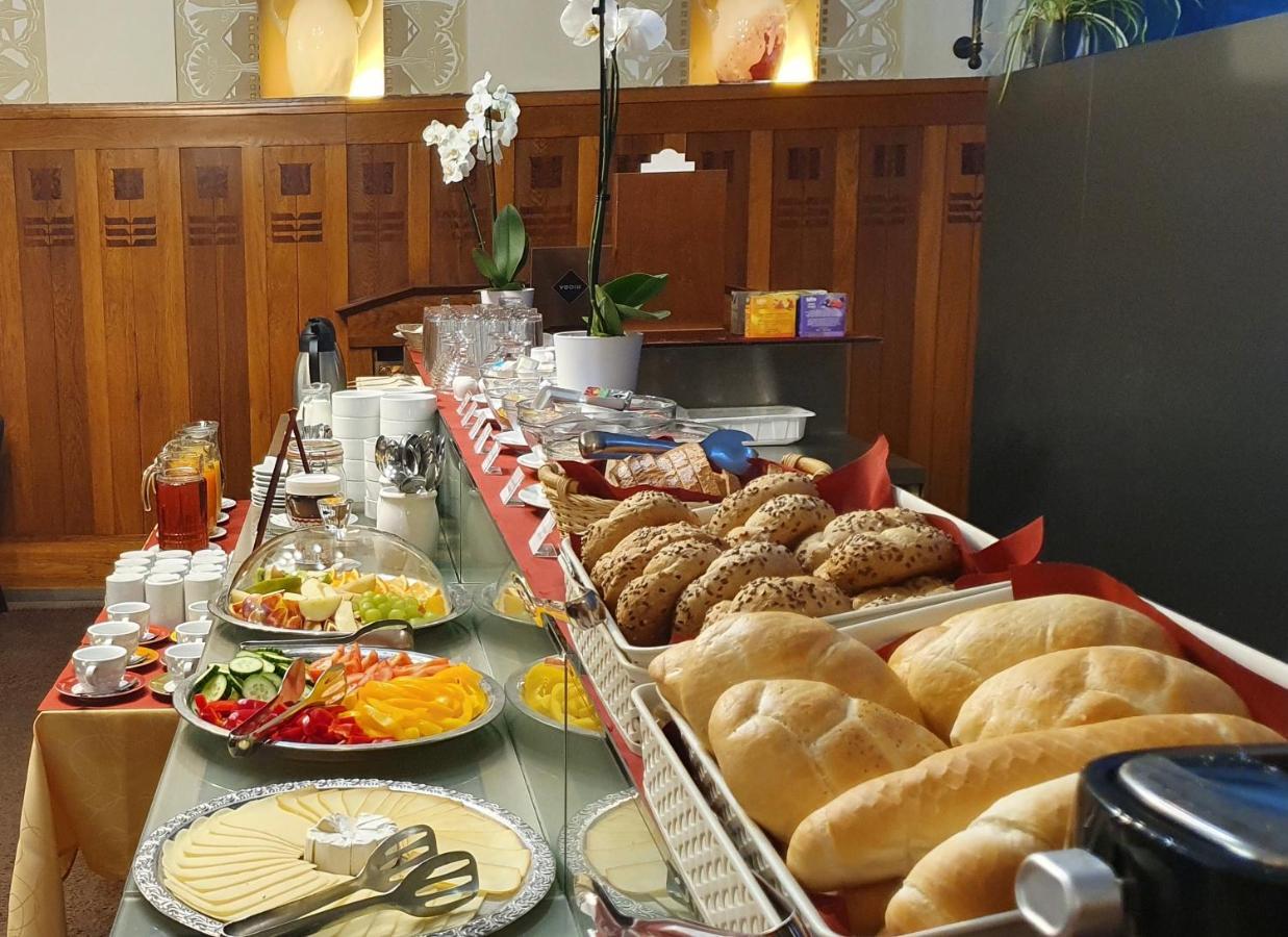 Hotel Okresni Dum Hradec Kralove Luaran gambar